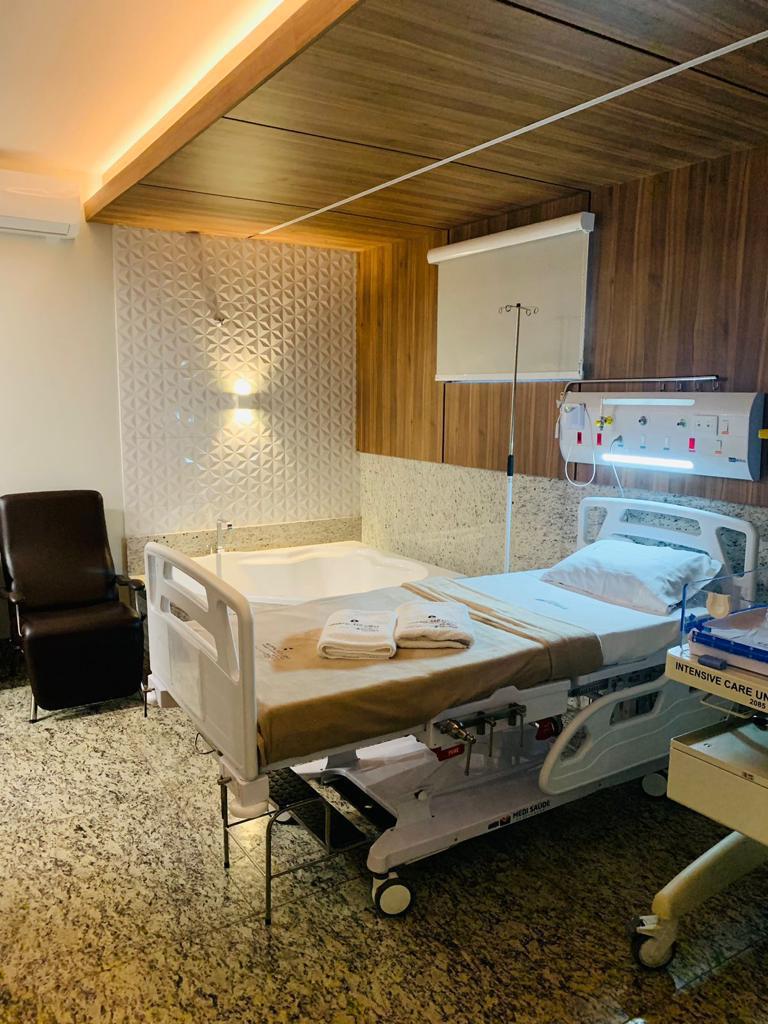 Leito de internação da maternidade com estrutura assistencial
